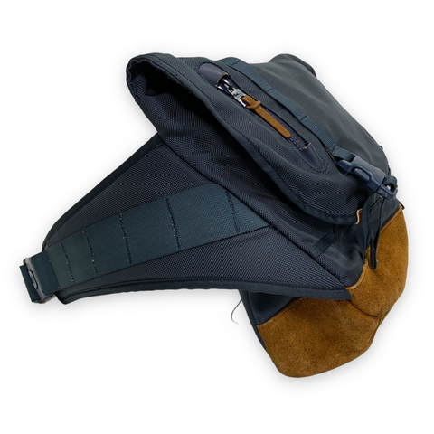 Visvim 18L E-Cat Ballistic Nylon Leather Messenger Bag Navy Visvim 18L E-Cat Ballistic Nylon Leather Messenger Bag Navy