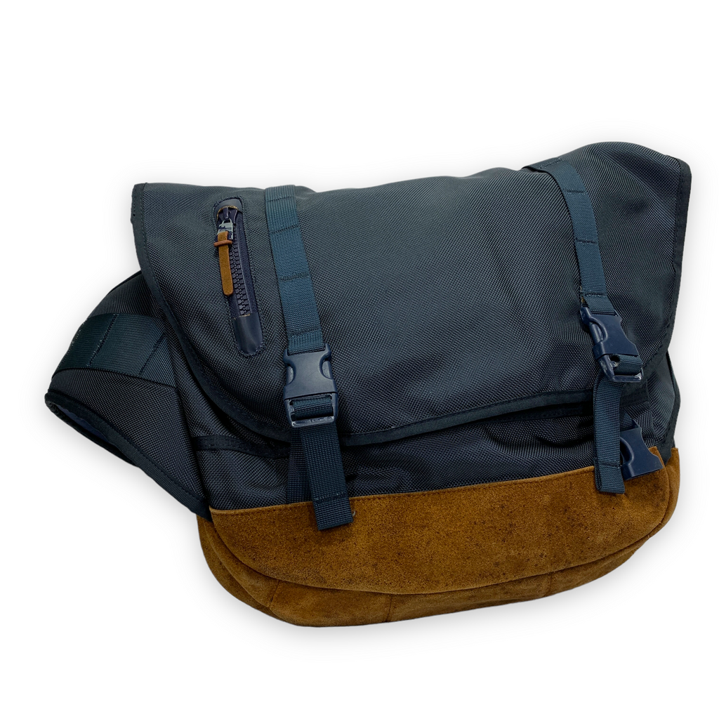 Visvim 18L E-Cat Ballistic Nylon Leather Messenger Bag Navy Visvim 18L E-Cat Ballistic Nylon Leather Messenger Bag Navy