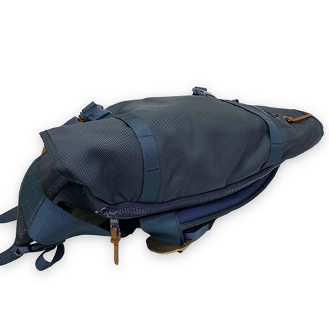 Visvim 18L E-Cat Ballistic Nylon Leather Messenger Bag Navy Visvim 18L E-Cat Ballistic Nylon Leather Messenger Bag Navy