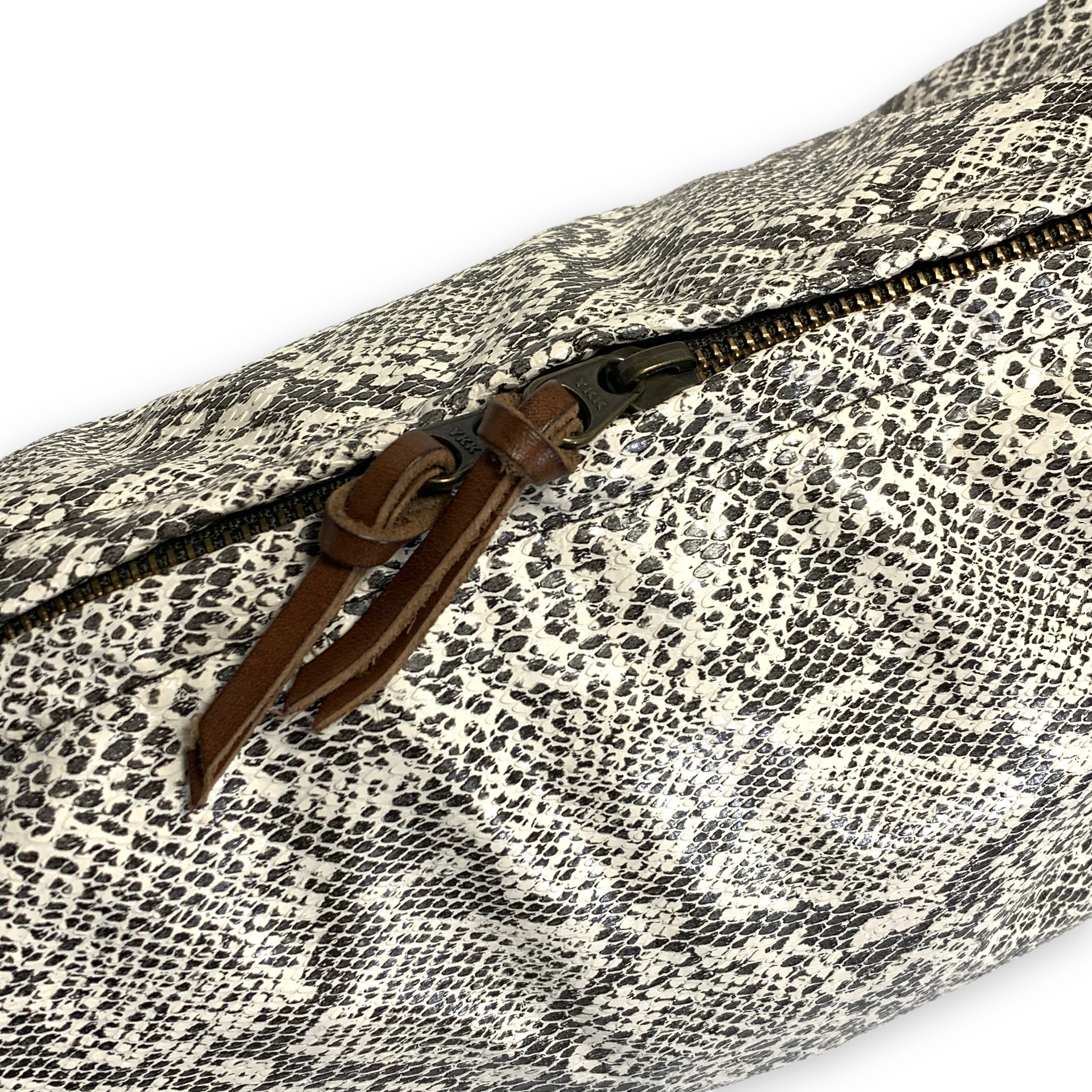 YONFA♡Pythonバック♡ Khaite Python Embossed Lina Bag Natural 1794075 – FASHIONPHILE