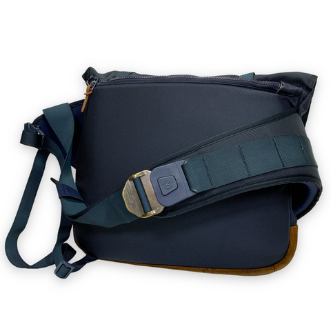 Visvim 18L E-Cat Ballistic Nylon Leather Messenger Bag Navy Visvim 18L E-Cat Ballistic Nylon Leather Messenger Bag Navy